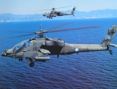 Παραλίγο νέα τραγωδία: Αναγκαστική προσγείωση στη μέση του Αιγαίου επιθετικού ελικοπτέρου ΑΗ-64 Apache